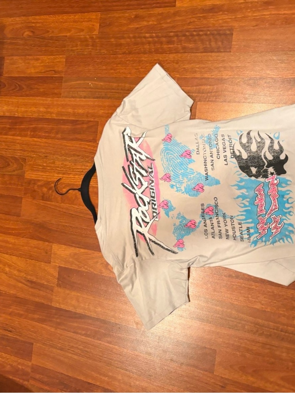 Rockstar Originals Graphic Tee - Light Gray with Pink & Blue Print